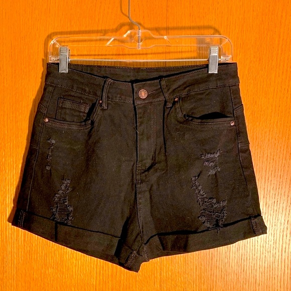 Black juniors Large ripped distressed cuffed 5 pocket STRETCH jean shorts EUC - Picture 2 of 8